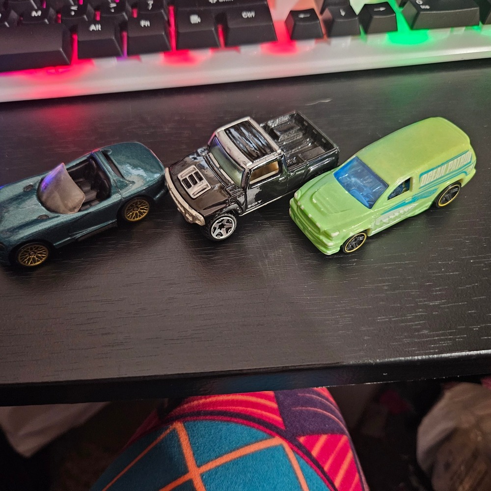 Hot Wheels Diecast‎ Car Lot: Roadster, Pickup Truck, Dream Van - Collectible